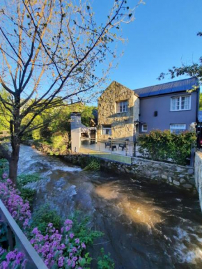 Rentahouse-smandes Casa con arroyo
